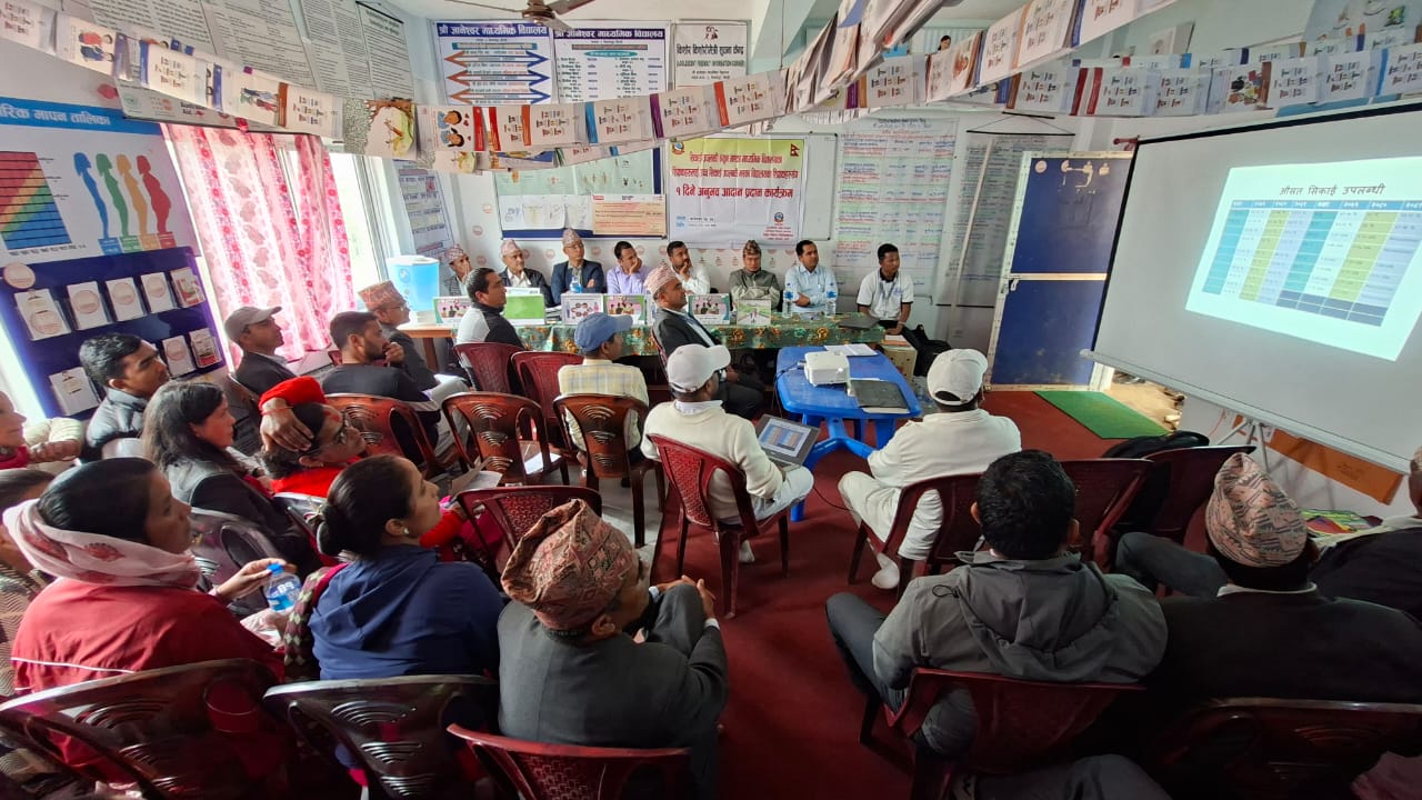 बैतडीमा सिकाइ उपलब्धी न्यून र उच्च भएका विद्यालयका शिक्षकहरुबीच अनुभव आदानप्रदान