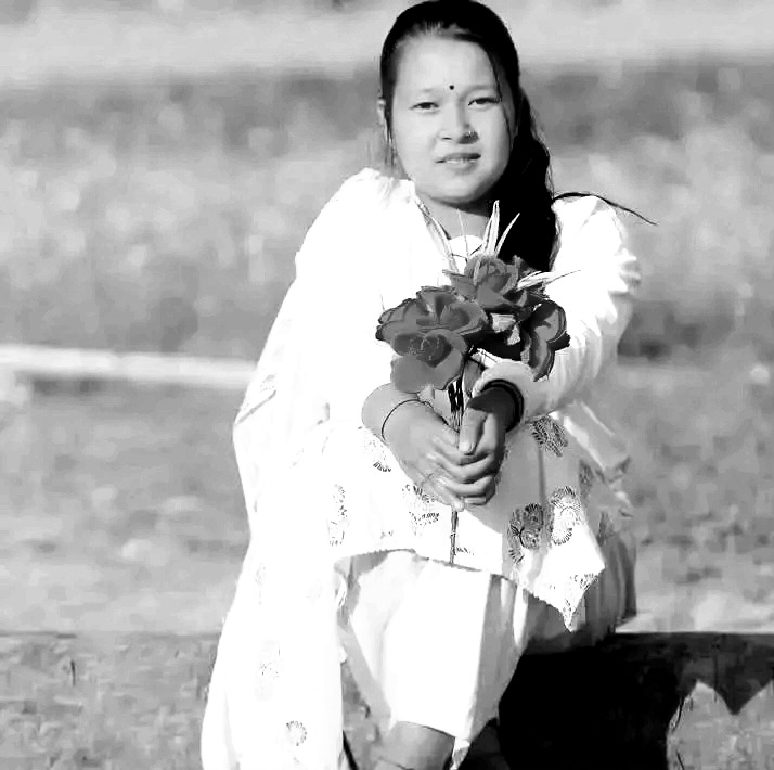 बैतडीकाे पुर्चाैंडीमा भिरबाट लडेर किशोरीकाे मृत्युु