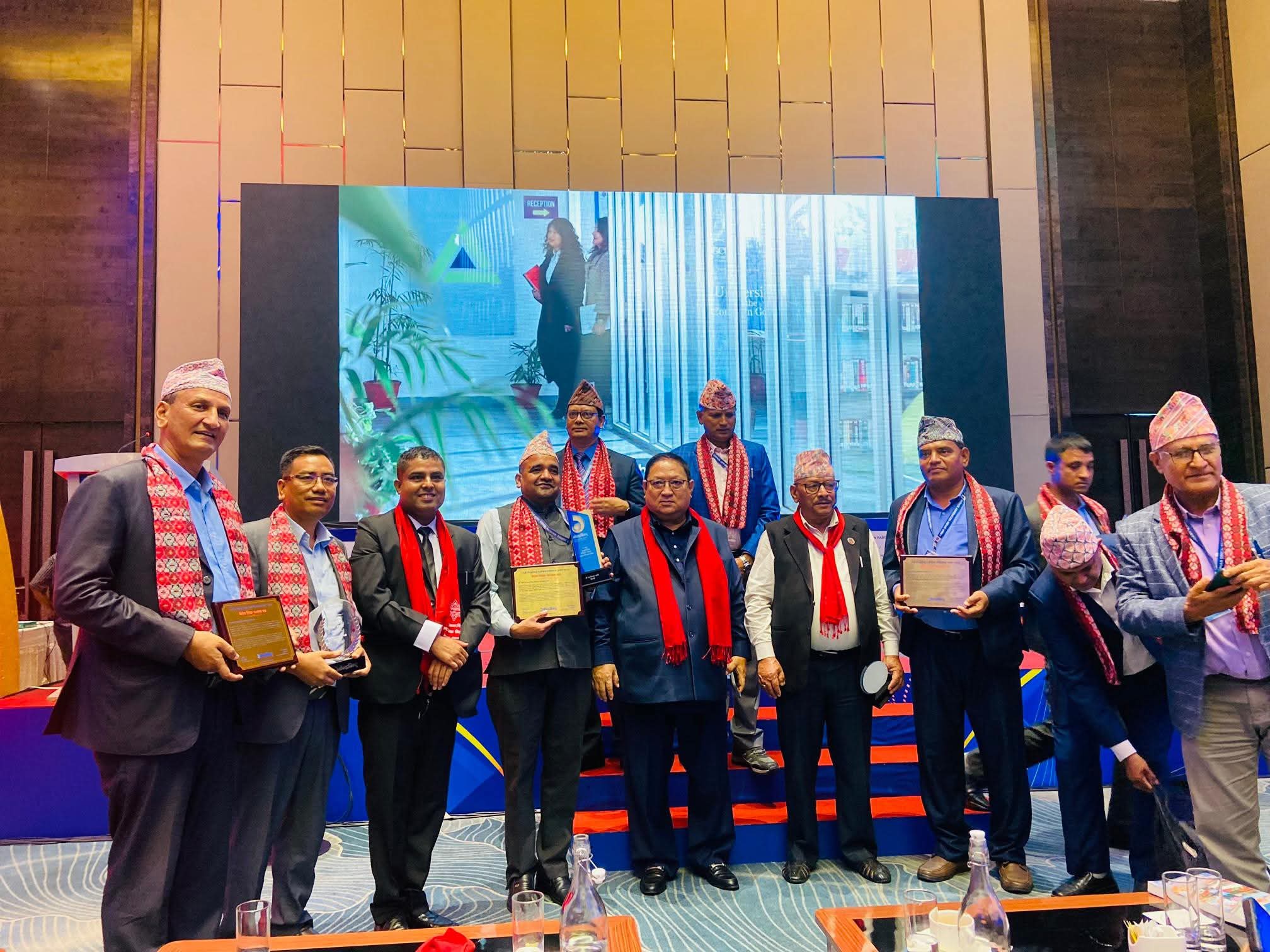 बैतडीको ज्ञानेश्वर माविलाई एजुकेशन एक्सलेन्स अवार्ड, शिक्षा मन्त्रीद्वारा सम्मान