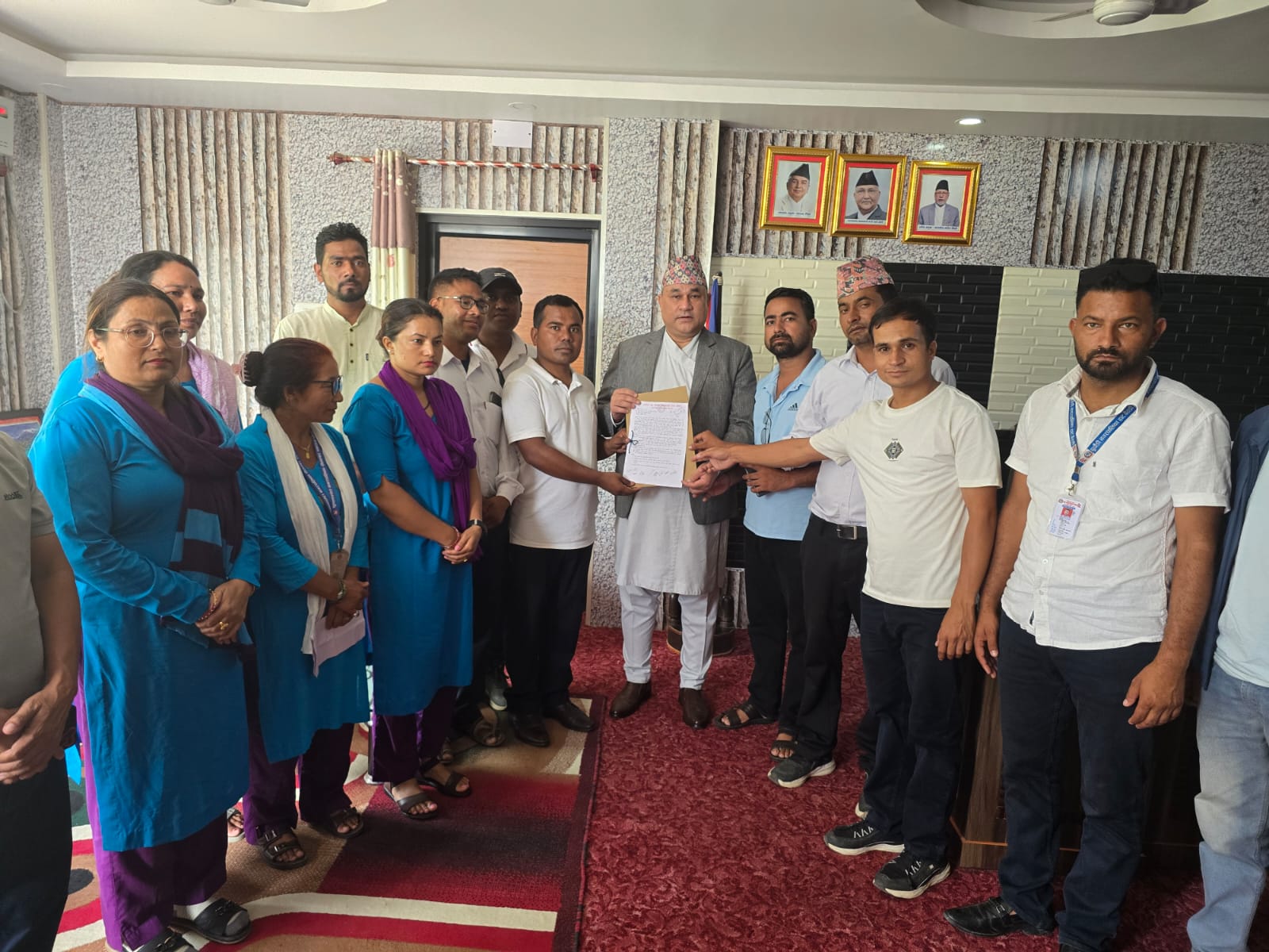 स्थानीय तह स्वतन्त्र स्वास्थ्यकर्मी संघर्ष समितिले बुझायो मुख्यमन्त्री शाहलाई ज्ञापनपत्र