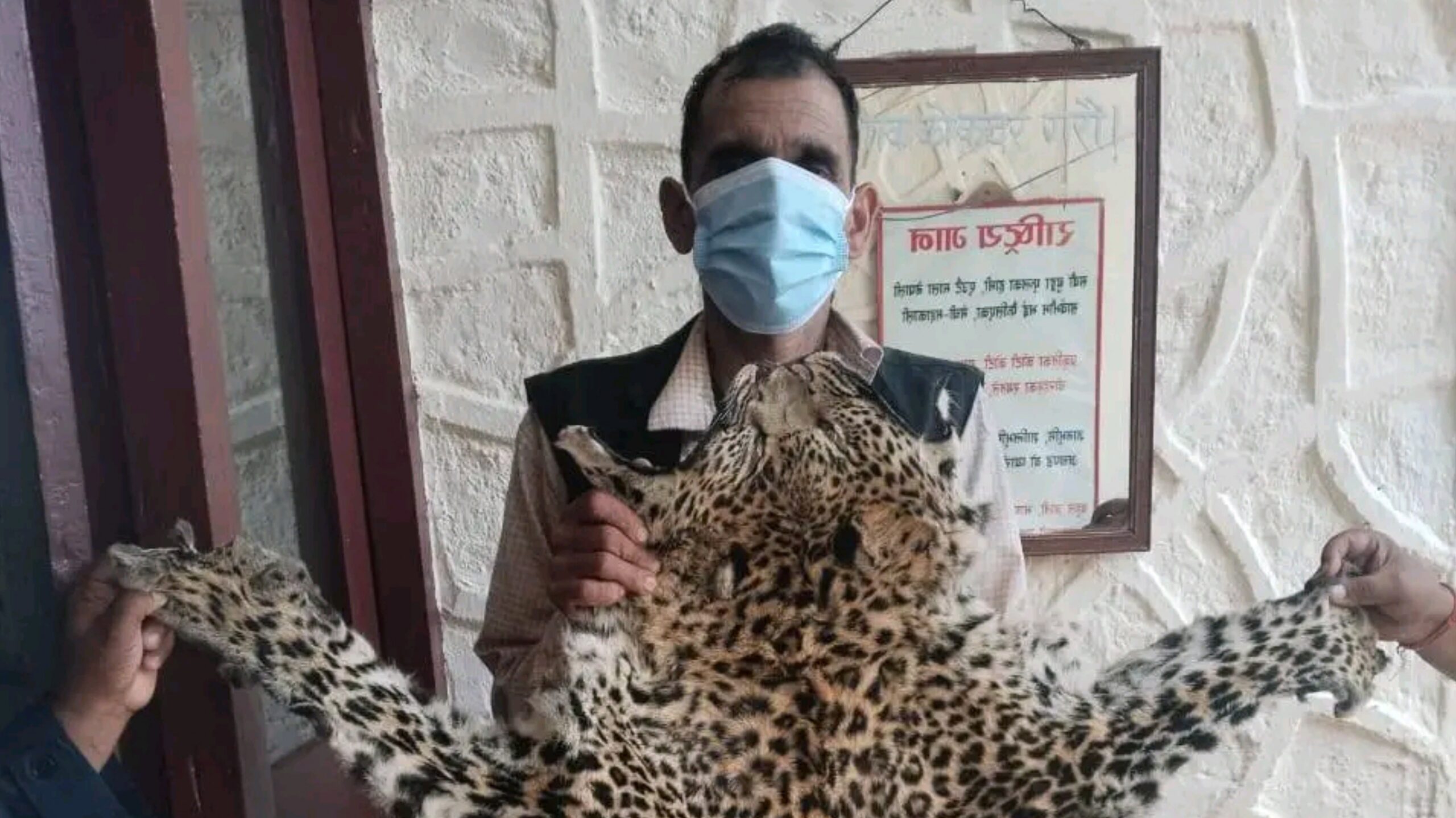 बैतडीका एक जना चितुवाकाे छाला सहित पक्राउ