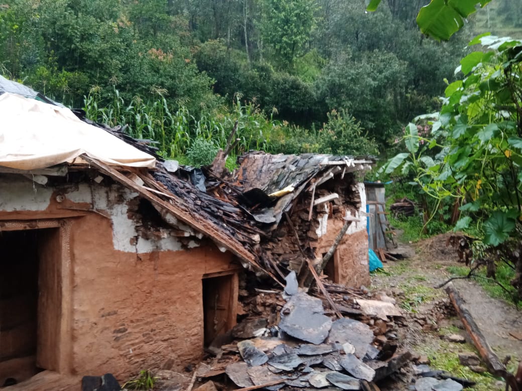 वर्षाले बैतडीको एक घरमा क्षति