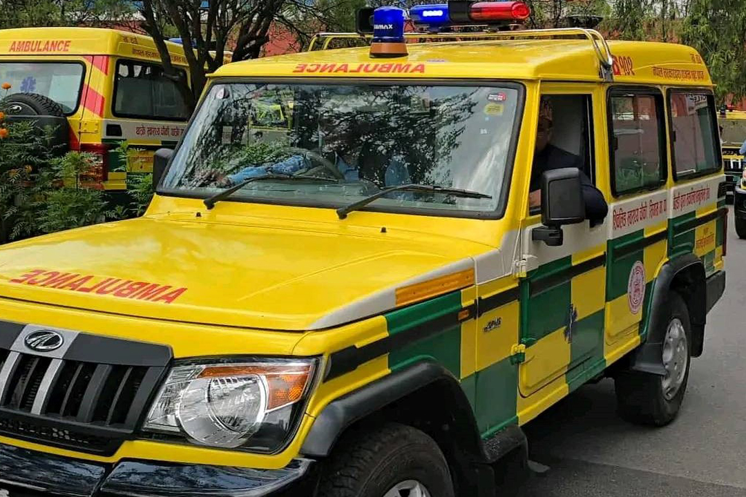 काठमाण्डौं महानगरद्वारा बैतडीको सिगास गाउँपालिकालाई एम्बुलेन्स हस्तान्तरण