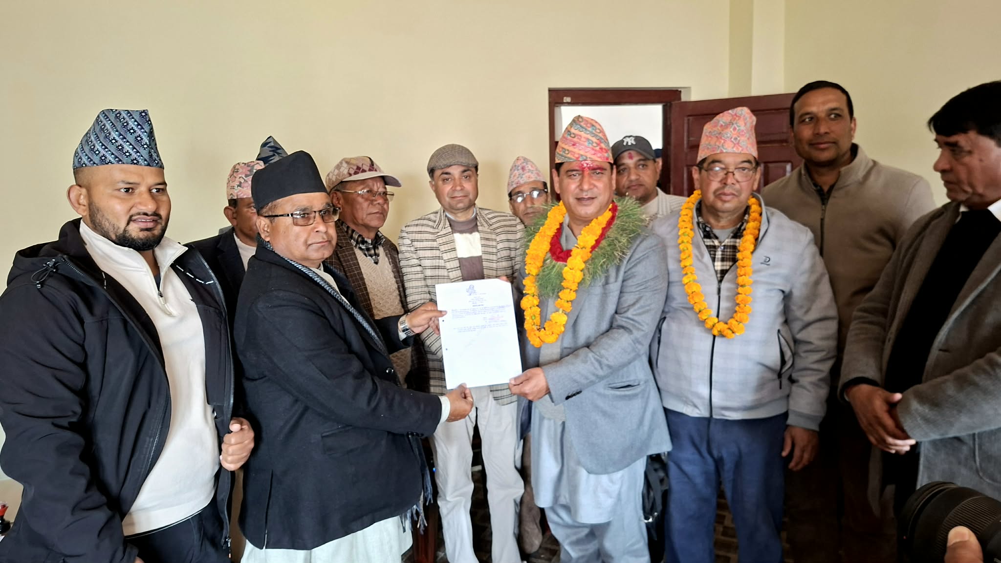 बैतडीमा एमालेबाट भण्डारीले उम्मेदवारी दर्ता गराए