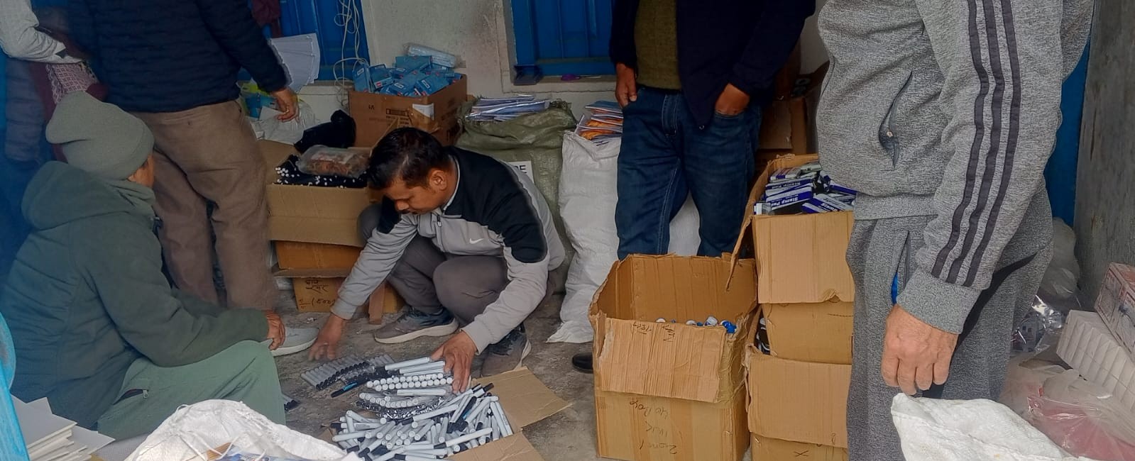 बैतडी आइपुग्यो मतपत्र र निर्वाचन सामग्री