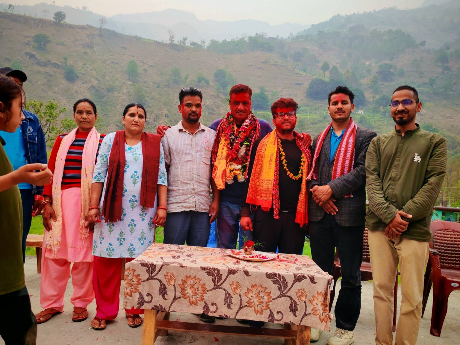 बैतडीका दुर्गम गाउँमा सांसद भण्डारीको घरदैलो यात्रा