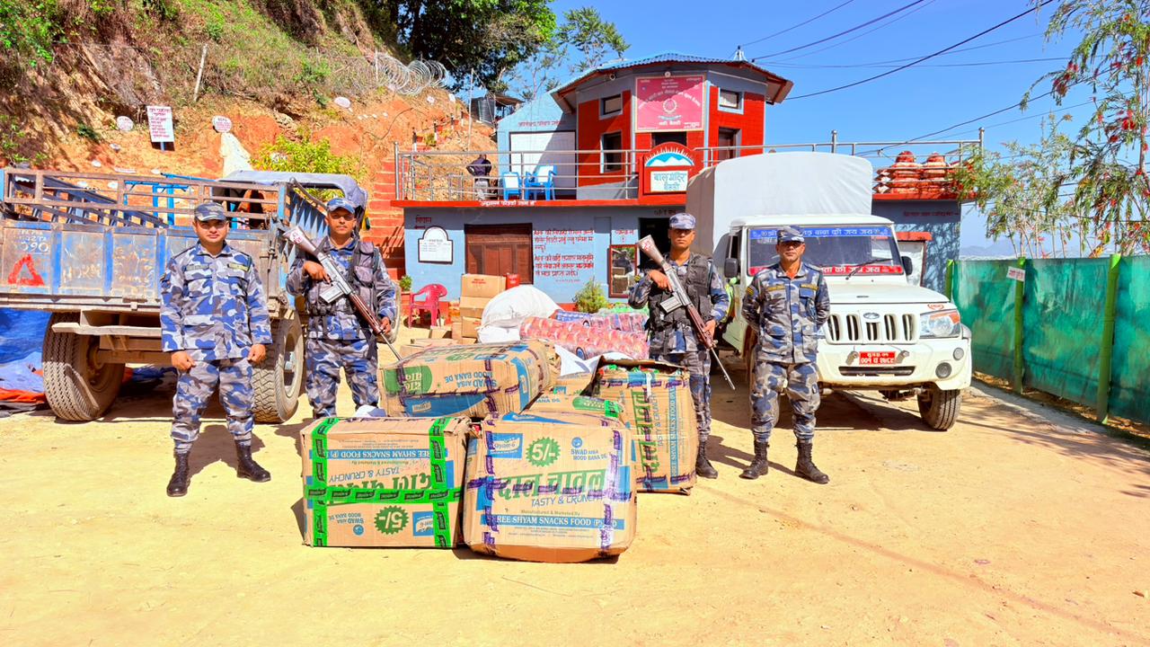 बैतडीमा बोलेरो पिकअप र ट्याक्टरसहित २१ लाख बढीका भन्सार छलीका सामान बरामद