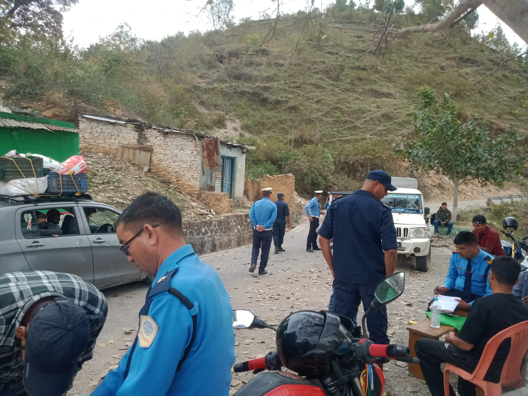 बैतडीमा लापसे गरेर सवारी चलाइरहेका चालक पक्राउ