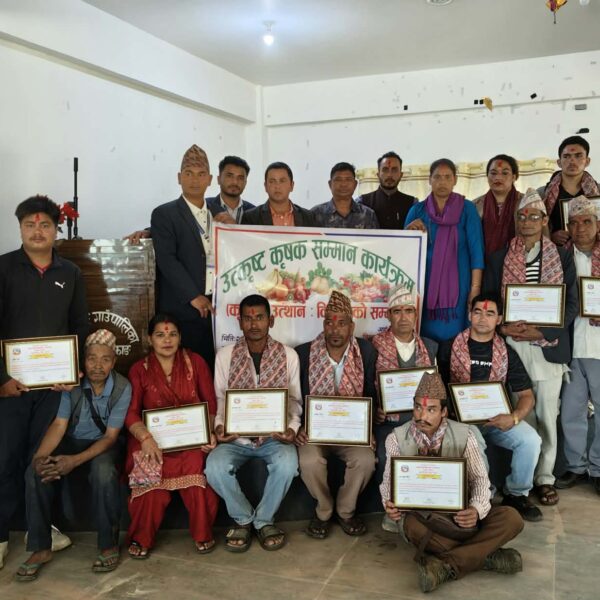 उत्कृष्ट कृषकलाई बित्थडचिर गाउँपालिकाको नगदसहित सम्मान