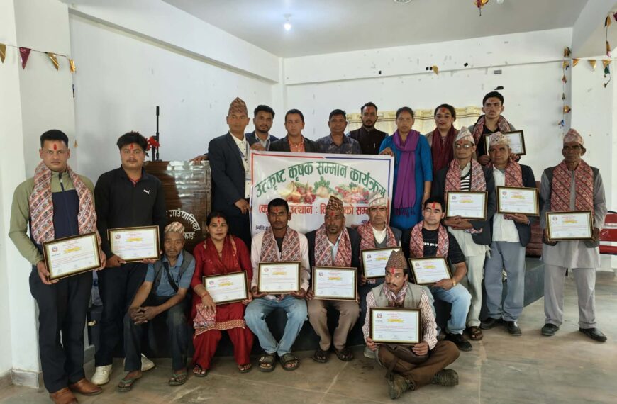 उत्कृष्ट कृषकलाई बित्थडचिर गाउँपालिकाको नगदसहित सम्मान