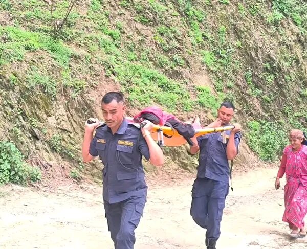 दार्चुलामा प्रसव व्यथामा रहेकी महिलाको प्रहरीद्वारा उद्धार