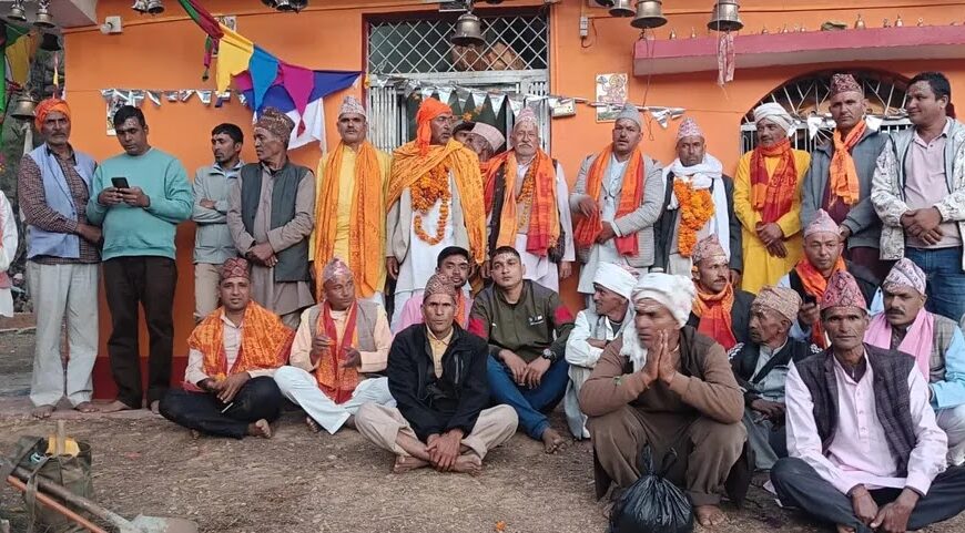 बाढीपीडितका लागि पाटन–८ जुकेपानीका रामेश्वर परिवारद्वारा २७ हजार ३ सय ५० सहयोग