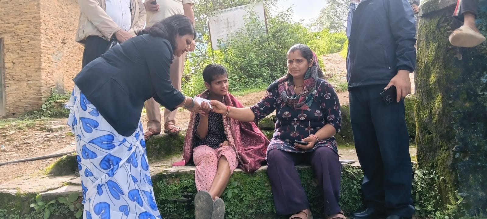‘अशक्तको घरमा प्रजिअ’ : अस्मिताले घरमै पाइन् नागरिकता